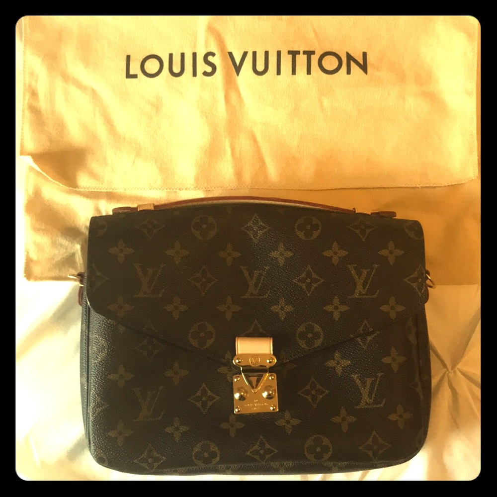 Louis Vuitton ( Pochette Metis)